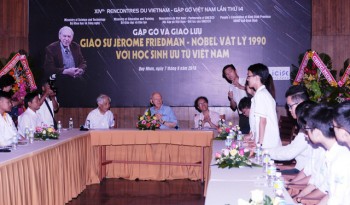 Những học sinh ưu tú Việt Nam giao lưu với giáo sư đoạt giải Nobel Vật lý