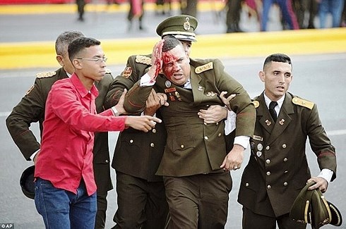 Tổng thống Venezuela “chĩa mũi nhọn” vào Mỹ sau vụ ám sát bất thành