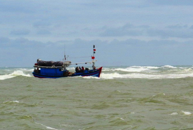 Kịp thời cứu 2 ngư dân bị nạn trên biển