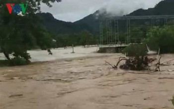 Các huyện miền tây Nghệ An, ngập lụt lịch sử do mưa lớn