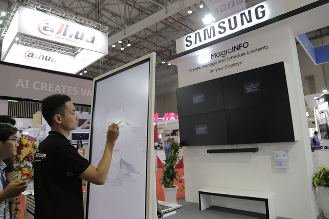 Samsung trình diễn giải pháp màn hình chiếu và kiểm soát an ninh tại Việt Nam