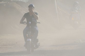 Ô nhiễm bụi trong không khí ở Hà Nội và TPHCM duy trì ngưỡng cao
