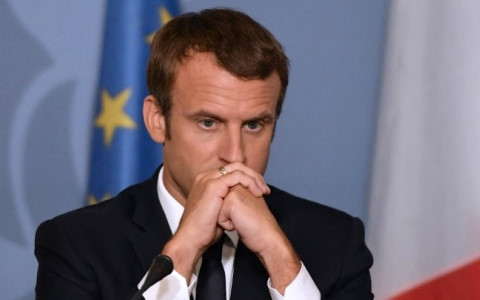 Ông Macron đối diện núi thách thức sau mùa Hè thảm họa sụt giảm uy tín