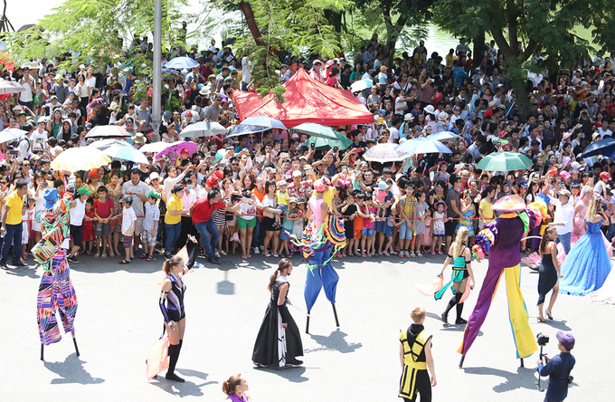 carnival dau tien tren pho di bo ho guom