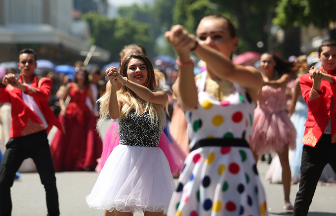 carnival dau tien tren pho di bo ho guom