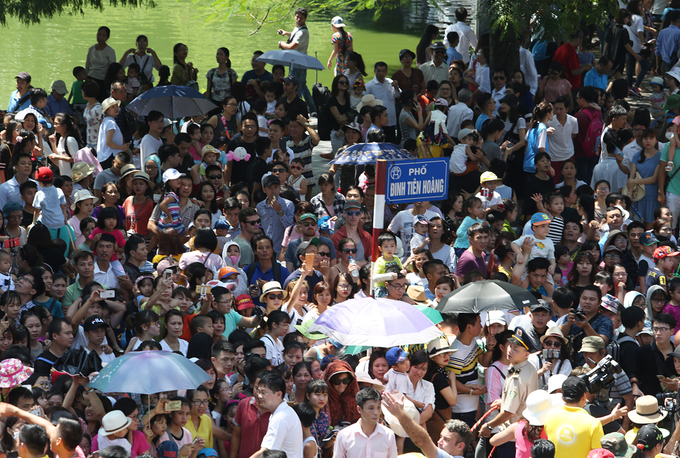 carnival dau tien tren pho di bo ho guom