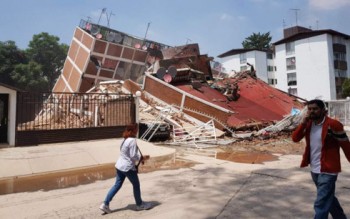 Động đất kinh hoàng ở Mexico: Nhiều em nhỏ bị mắc kẹt vì trường sập