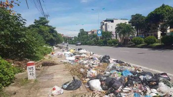 Vụ “mắc màn” chặn xe rác: Không để một nhóm người ảnh hưởng cả thành phố