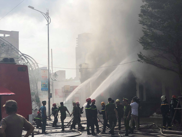 Đang cháy lớn tại trung tâm thành phố Đà Nẵng