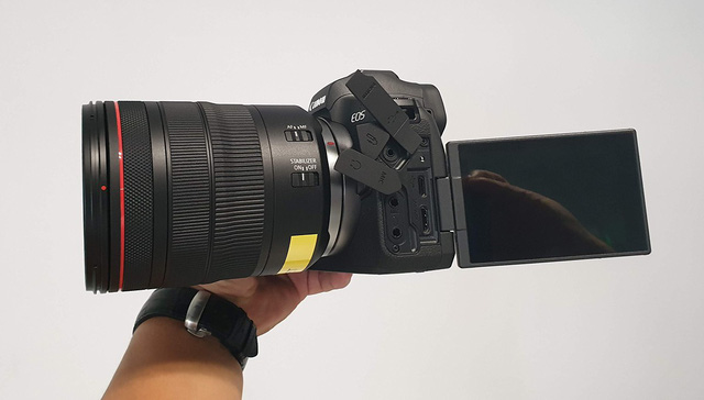 Trên tay máy ảnh mirroless full-frame đầu tiên của Canon tại Việt Nam