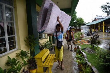 Người dân Philippines lo tích trữ lương thực trước siêu bão Mangkhut