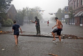 Bão Florence di chuyển chậm, gây lụt nghiêm trọng ở Mỹ
