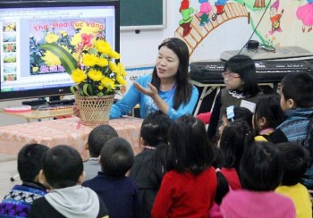 Bộ trưởng Phùng Xuân Nhạ: 'Tránh tình trạng hợp đồng giáo viên theo mùa vụ, theo tiết học'