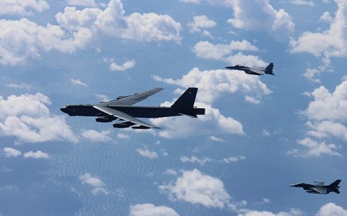 Quan hệ Mỹ-Trung “nóng” lên với tần suất bay của B-52 ở Biển Đông