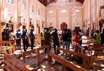 Cảnh sát tìm kiếm những người sống sót trong loạt vụ nổ ở Sri Lanka
