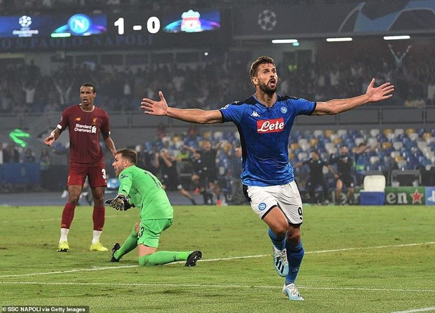 Napoli lại khiến Liverpool cúi mặt rời Italy