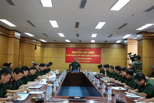 Thượng tướng Nguyễn Chí Vịnh làm việc tại Trung tâm Hành động bom, mìn quốc gia Việt Nam