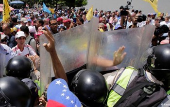 Bất ổn chính trị gia tăng nghiêm trọng tại Venezuela