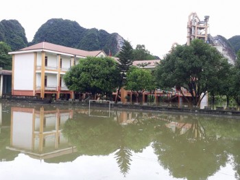 Nghệ An: Nhiều trường học ngập lụt, học sinh phải nghỉ học