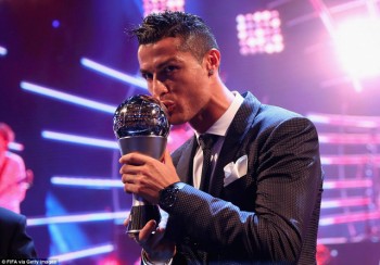 C.Ronaldo giành giải cầu thủ hay nhất thế giới của FIFA 2017