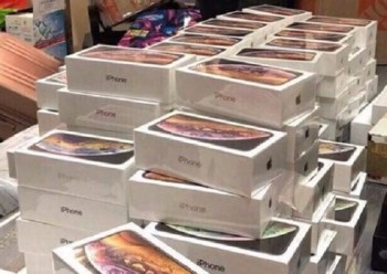 Phát hiện vụ buôn lậu hơn 1000 chiếc iPhone tại sân bay Nội Bài