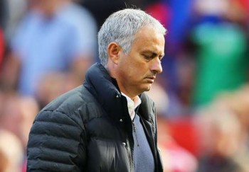 FA chính thức đưa ra án phạt với HLV Mourinho
