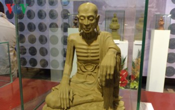 Tượng Phật A-Di-Đà được phục dựng với tỉ lệ nhỏ nhất