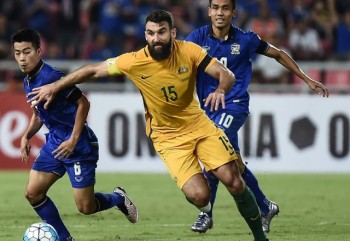 Australia may mắn thoát thua trước Thái Lan tại vòng loại World Cup 2018