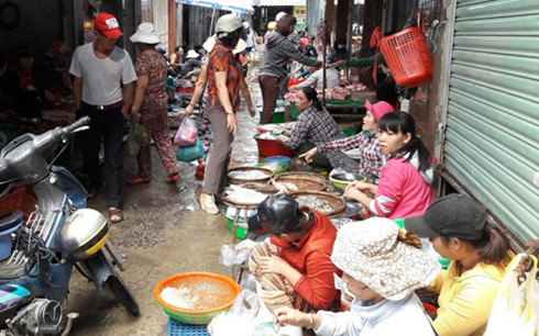 Tiểu thương Đà Nẵng “kêu trời” vì chợ tự phát vây chợ truyền thống