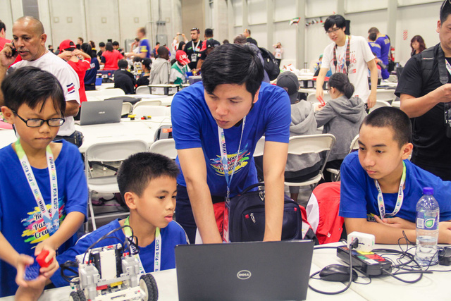 Học sinh Việt Nam lọt vào top 10 Robotics thế giới
