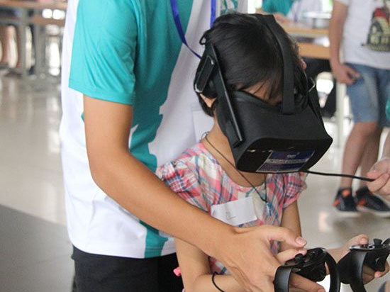 Học sinh Hà Nội thích thú trải nghiệm công nghệ 4.0 tại GART Expo 2018