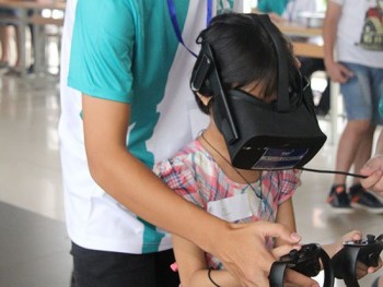 Học sinh Hà Nội thích thú trải nghiệm công nghệ 4.0 tại GART Expo 2018