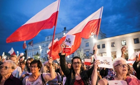 Ba Lan nhượng bộ, sửa đổi luật Tòa án Tối cao tranh cãi với EU