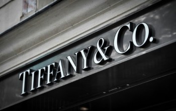 LVMH nâng giá đề xuất mua lại Tiffany lên khoảng 16 tỷ USD