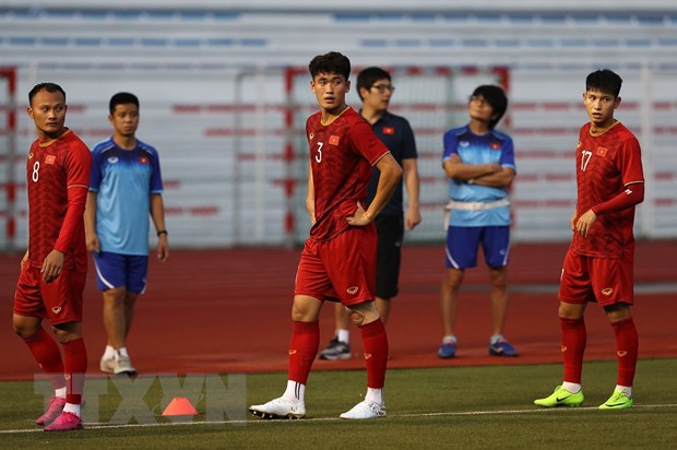 Trung vệ Tấn Sinh bị chấn thương sau trận U22 Việt Nam thắng dễ Brunei