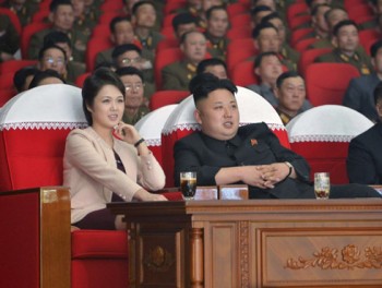 Phu nhân ông Kim Jong Un “bất ngờ” xuất hiện trước công chúng