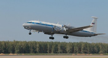 Máy bay quân sự Il-18 của Nga gặp nạn, vỡ làm ba