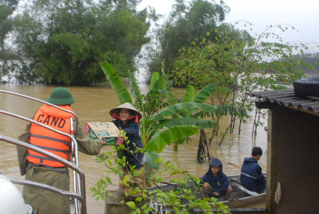 lu lon lai hoanh hanh nguoi dan binh dinh kiet que trong bien nuoc