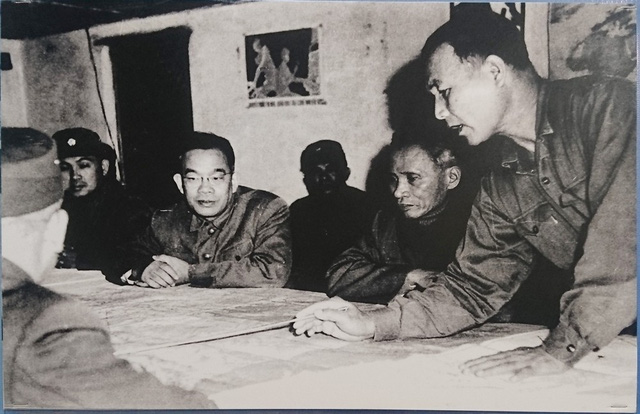 dien bien phu tren khong phi cong my lai b52 thay la khi bi ban roi