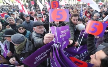25.000 người Gruzia biểu tình phản đối kết quả bầu cử Tổng thống
