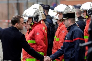 Tình hình trong nước bất ổn, Tổng thống Pháp hoãn thăm Serbia