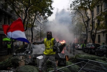 Chính phủ Pháp lên án hành động chống cảnh sát của người biểu tình