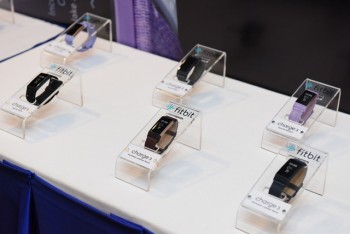 Fitbit Charge 3 chính thức về Việt Nam giá từ 3,8 triệu đồng
