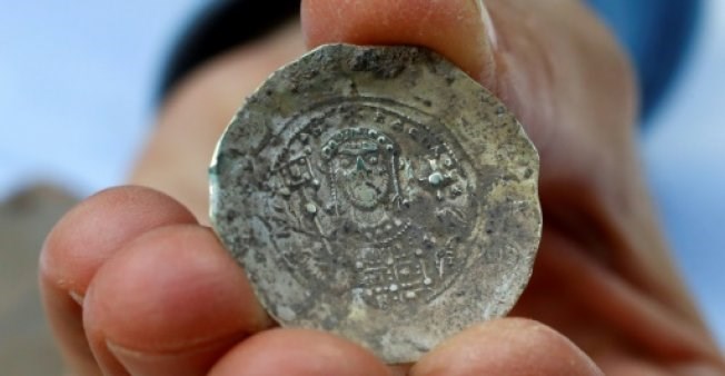 Phát hiện những cổ vật bằng vàng trên 900 năm tuổi tại Israel