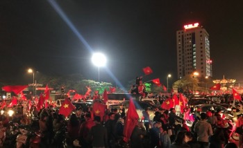 Người hâm mộ thành phố Thái Nguyên xuống đường ăn mừng chiến thắng của đội tuyển Việt Nam tại AFF Cup 2018