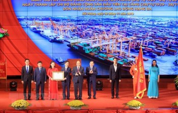 Thủ tướng dự kỷ niệm 90 năm Ngày truyền thống công nhân Cảng Hải Phòng