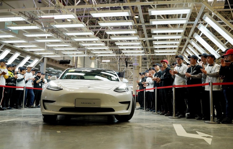 Tesla bàn giao những xe điện đầu tiên sản xuất tại Trung Quốc