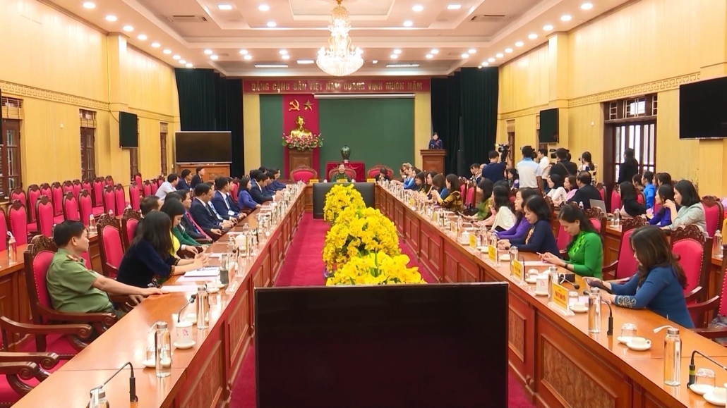 越南国会女代表工作团访问太原省并省其领导人进行工作会谈