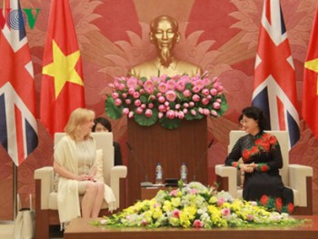 Chủ tịch Quốc hội Nguyễn Thị Kim Ngân tiếp Phó Chủ tịch Hạ viện Anh