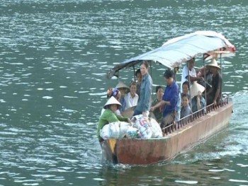 Cảnh báo tình trạng mất an toàn chở khách trên Hồ Gò Miếu
